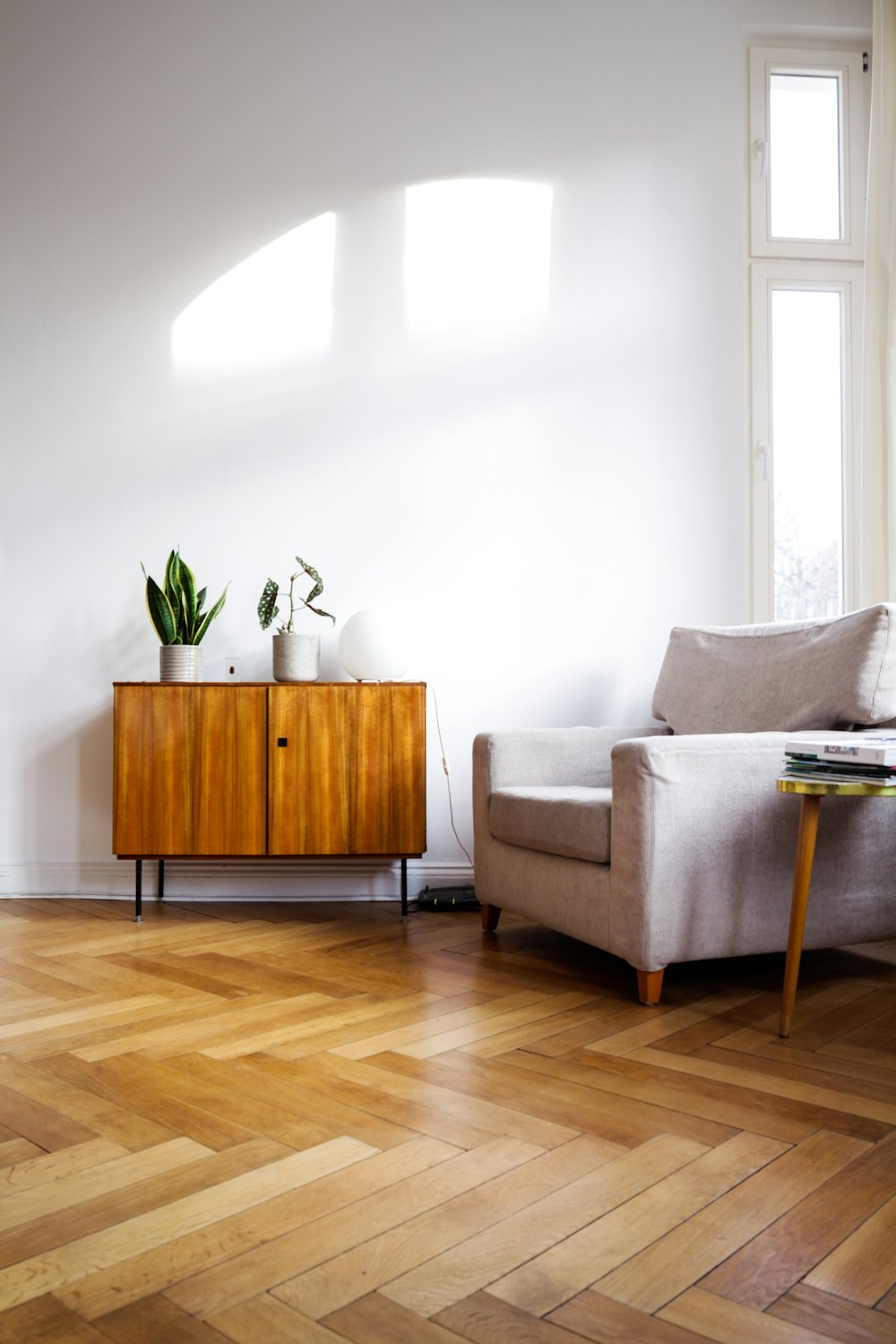 Dormitorio compartido con espacio para cada quien — antes
